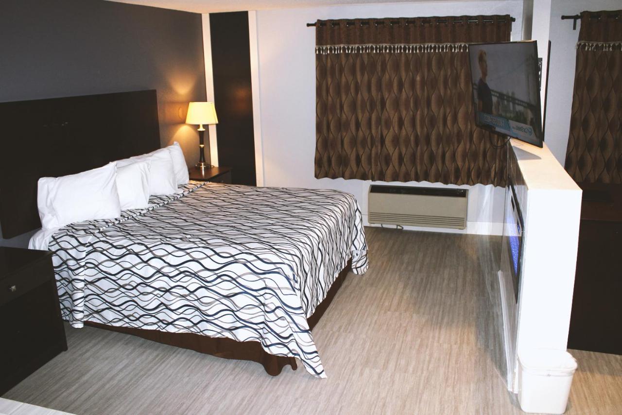 Coratel Inn & Suites By Jasper Hastings Dış mekan fotoğraf
