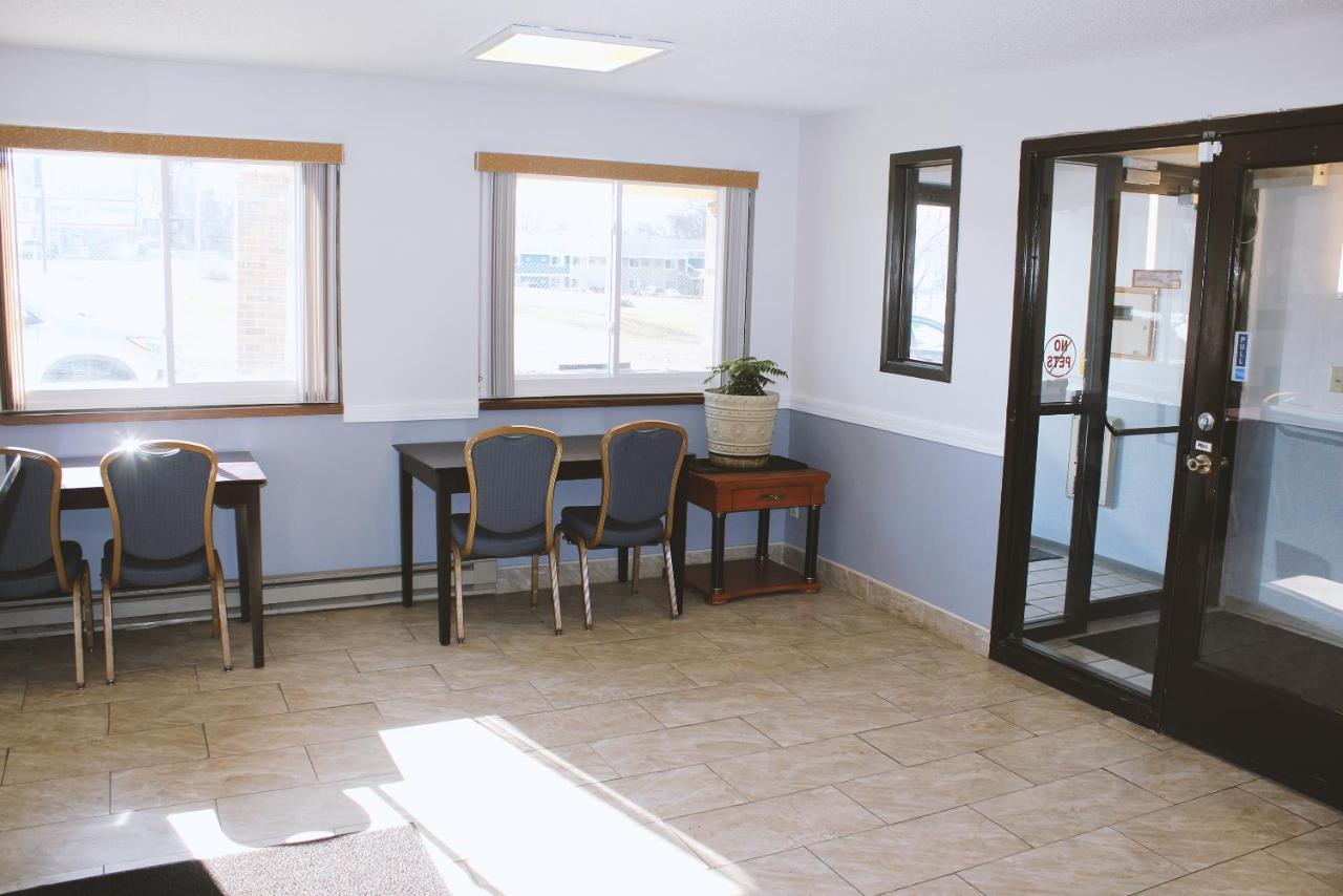 Coratel Inn & Suites By Jasper Hastings Dış mekan fotoğraf