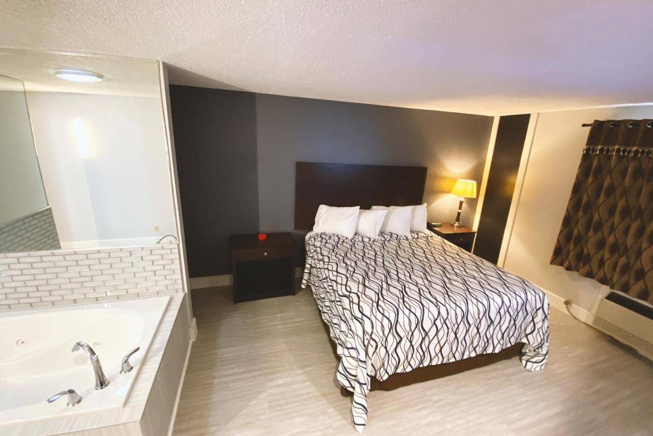 Coratel Inn & Suites By Jasper Hastings Dış mekan fotoğraf