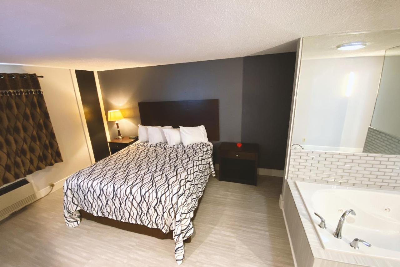 Coratel Inn & Suites By Jasper Hastings Dış mekan fotoğraf