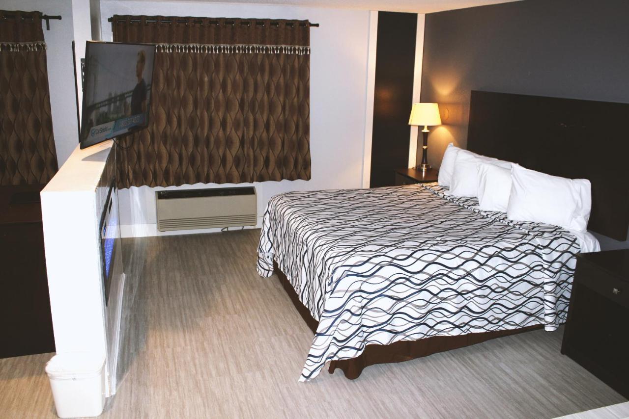 Coratel Inn & Suites By Jasper Hastings Dış mekan fotoğraf