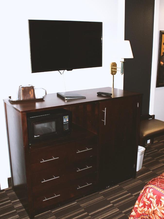 Coratel Inn & Suites By Jasper Hastings Dış mekan fotoğraf