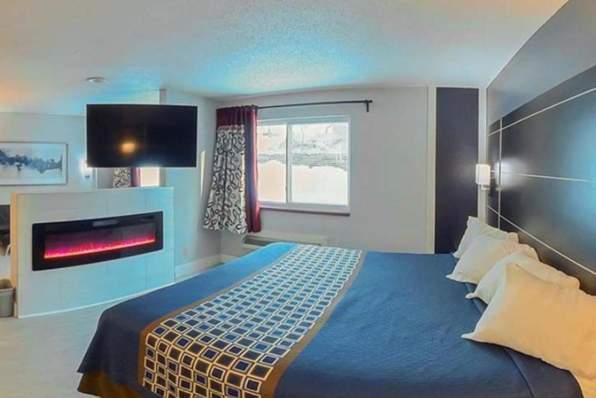 Coratel Inn & Suites By Jasper Hastings Dış mekan fotoğraf
