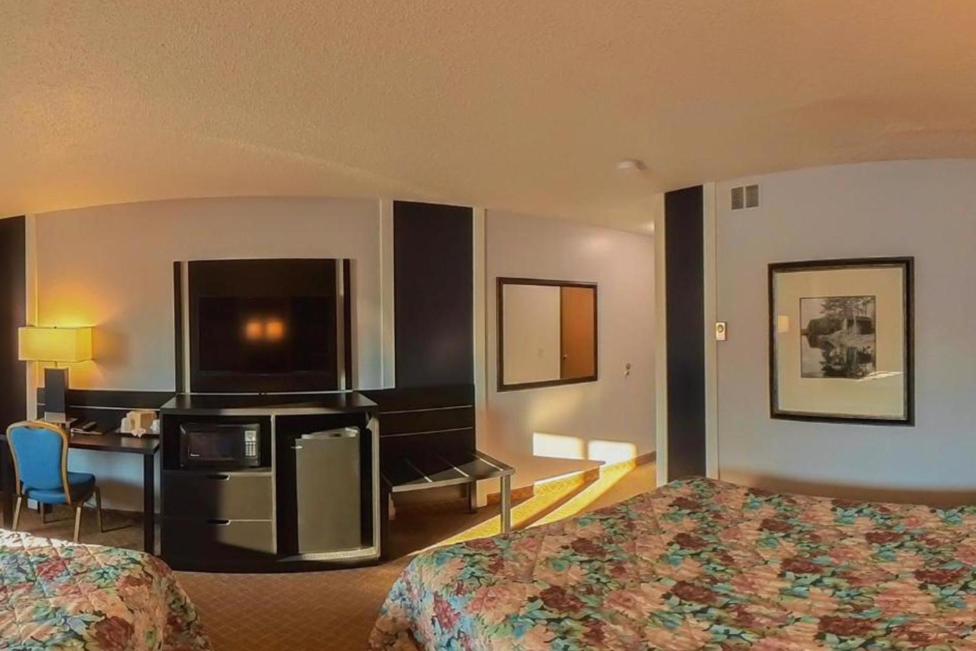 Coratel Inn & Suites By Jasper Hastings Dış mekan fotoğraf