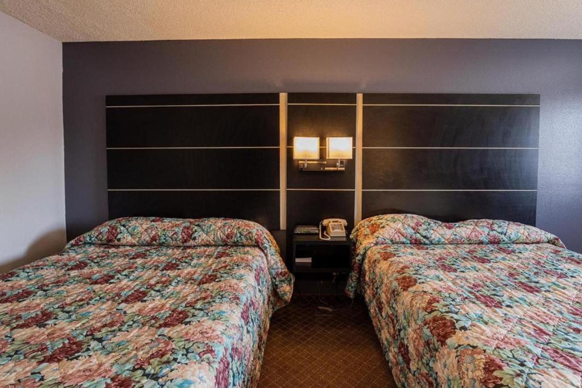 Coratel Inn & Suites By Jasper Hastings Dış mekan fotoğraf