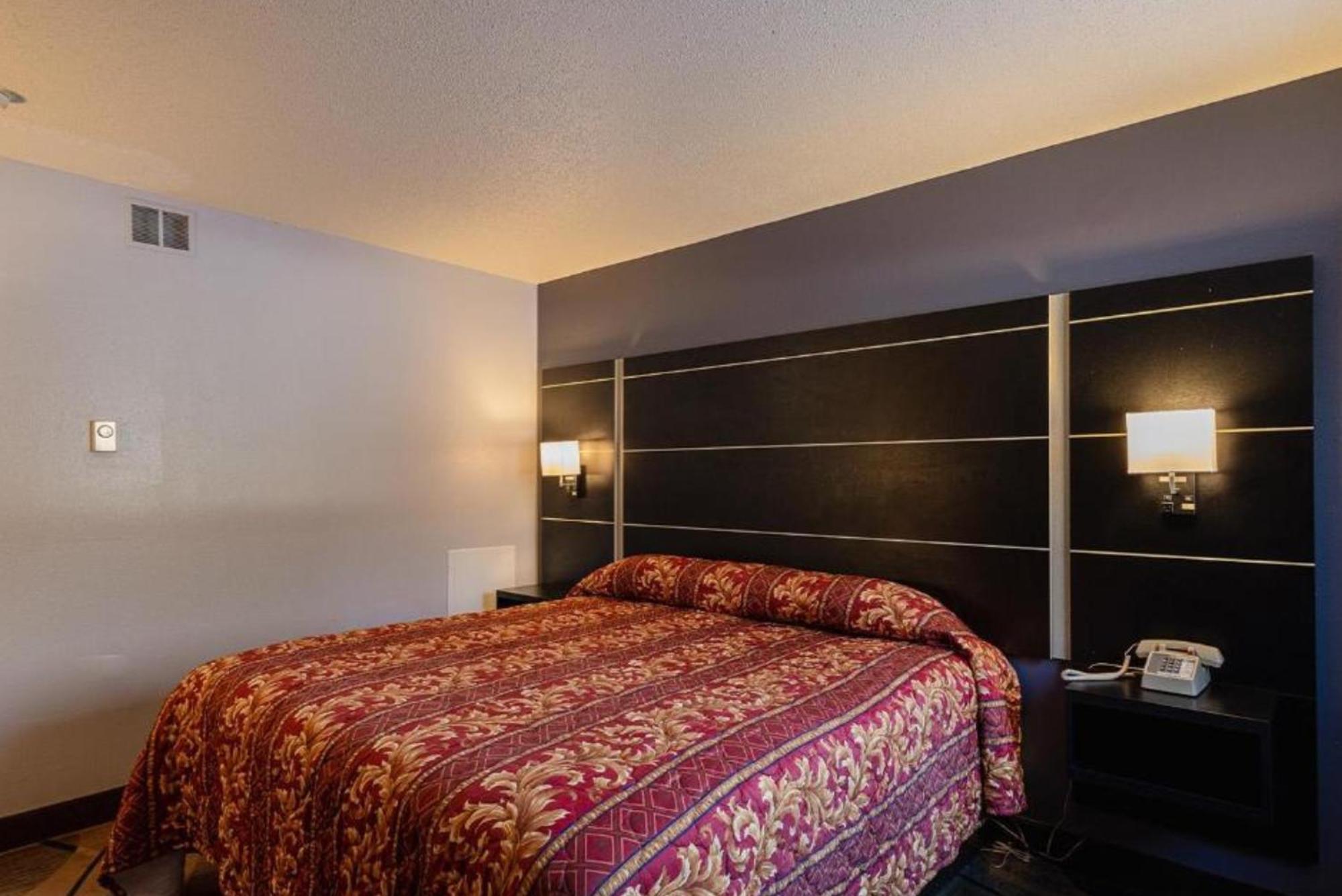 Coratel Inn & Suites By Jasper Hastings Dış mekan fotoğraf
