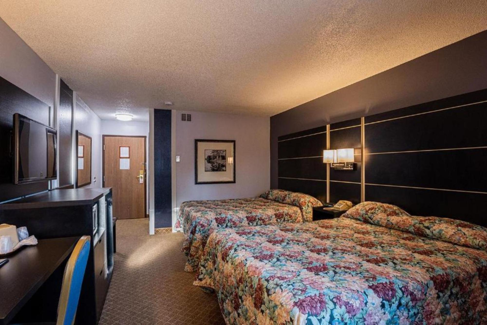 Coratel Inn & Suites By Jasper Hastings Dış mekan fotoğraf