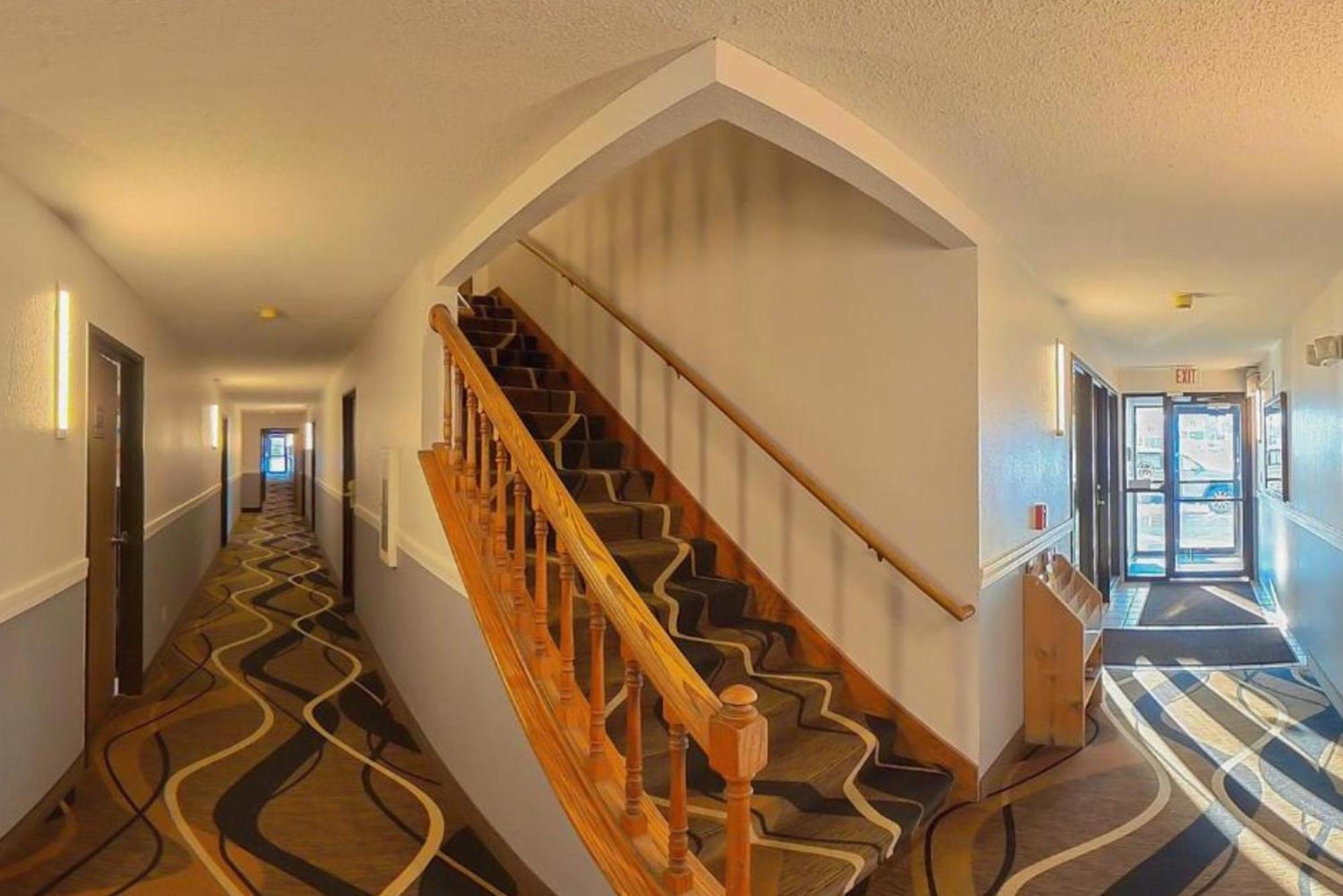 Coratel Inn & Suites By Jasper Hastings Dış mekan fotoğraf