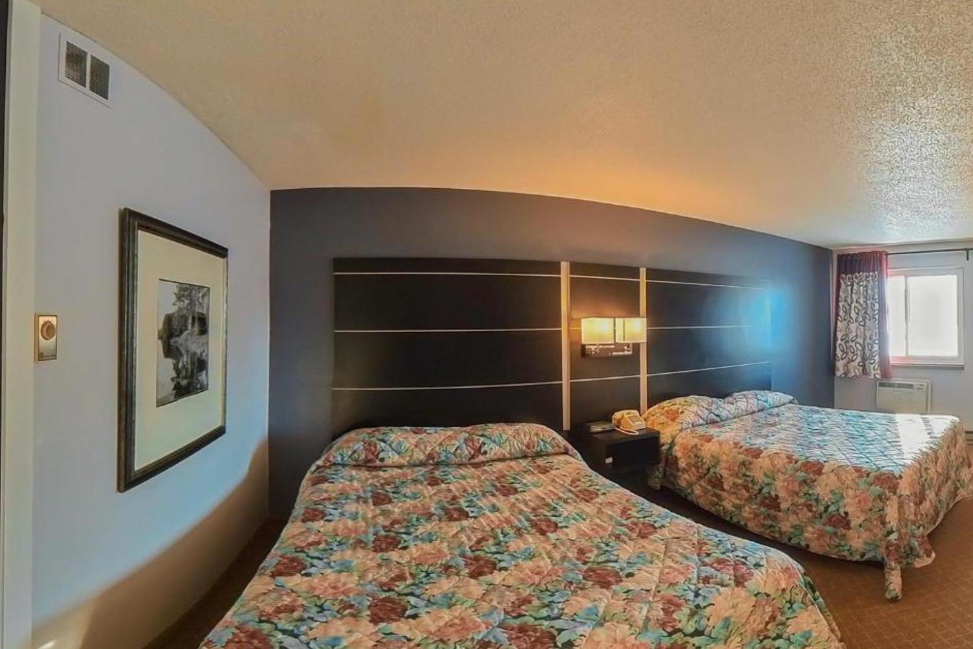 Coratel Inn & Suites By Jasper Hastings Dış mekan fotoğraf
